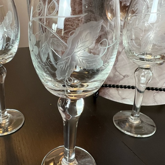 Princess House Heritage Etched Wine Glasses (5). - Picture 7 of 8
